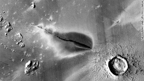 Volcanoes could still be active on Mars